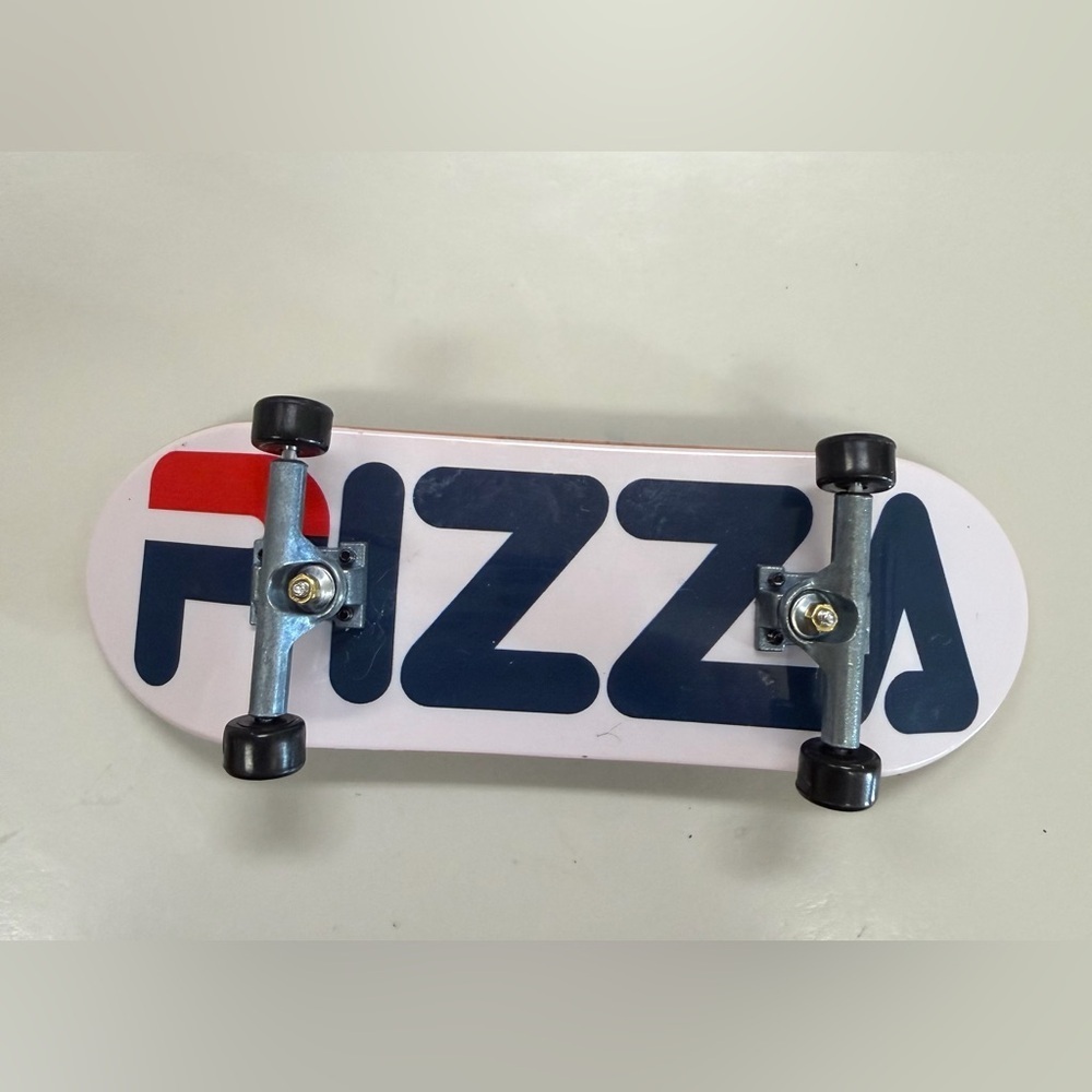 Tech Deck Throwback Series PIZZA “FILA” Ultra Rare Toy Finger Skateboard - Picture 3 of 4